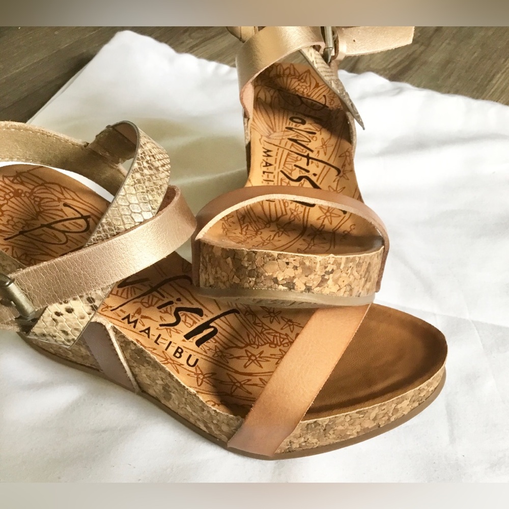 Blowfish Women's gold snakeskin Tan wedge Sandals
